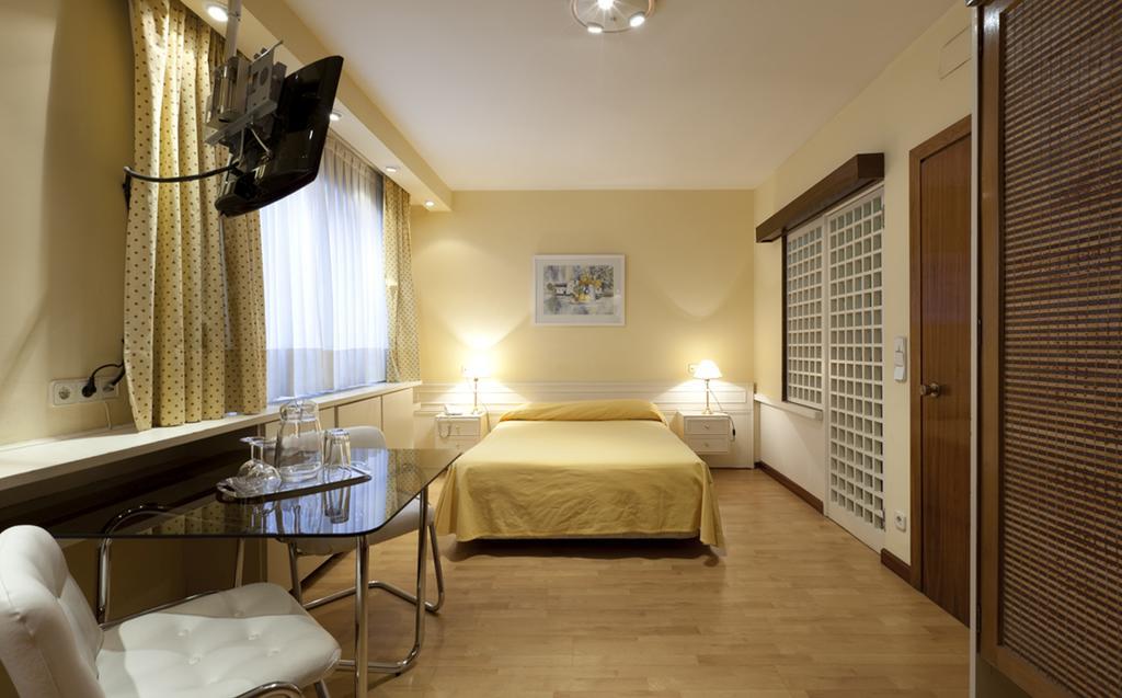 Apartamentos Centro Colon Madrid Exterior foto